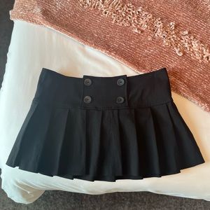 Pleated black skirt